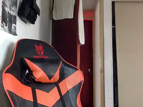 Snapshot of kaspar_6 chatting on 10-20-25, 05:02 kaspar 6 online show from 10-20-25, 05:02