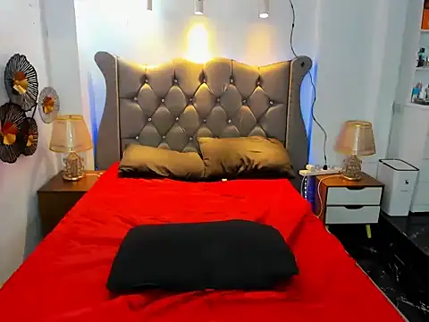 Yourdreamgoddess online show from 06-25-26, 04:00