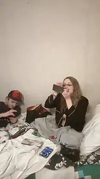 Snapshot of amandatheblondewife chatting on 01-18-26, 04:05 amandatheblondewife online show from 01-18-26, 04:05