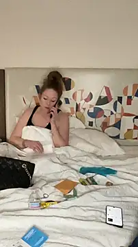 Snapshot of amandatheblondewife chatting on 02-25-26, 03:38 amandatheblondewife online show from 02-25-26, 03:38