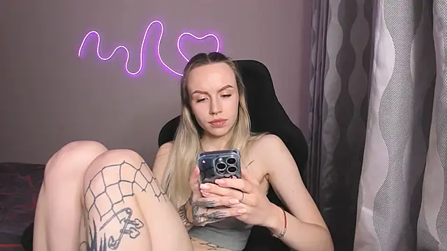 Snapshot of hello_kittyyk chatting on 05-09-26, 11:10 hello kittyyk online show from 05-09-26, 11:10