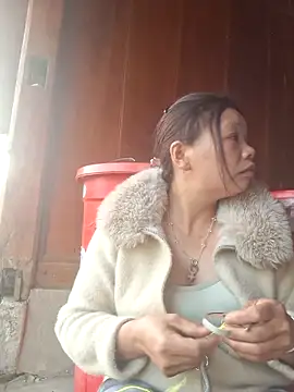 miomio-12 online show from 04-17-26, 12:13