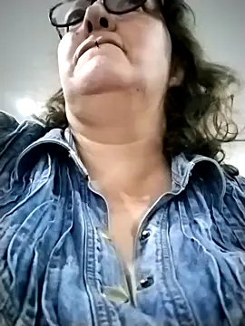 -saraqueen- online show from 11-28-25, 08:55