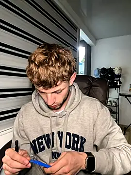 noah red online show from 10-24-25, 03:25