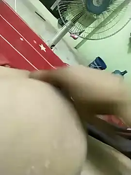 Snapshot of ROSHANI_234 chatting on 10-18-25, 04:19 ROSHANI 234 online show from 10-18-25, 04:19