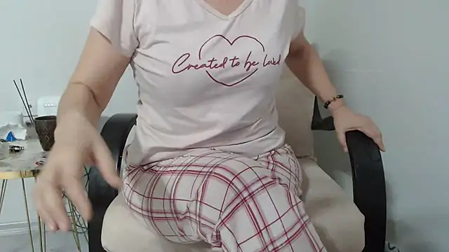 Snapshot of Yildiz060 chatting on 01-05-26, 10:57 Yildiz060 online show from 01-05-26, 10:57