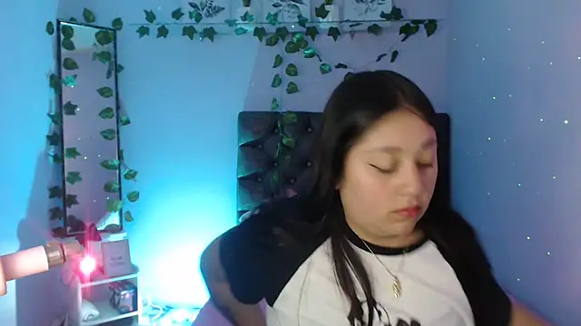 Snapshot of KOREN_JALAA chatting on 02-13-25, 12:24 KOREN JALAA online show from 02-13-25, 12:24