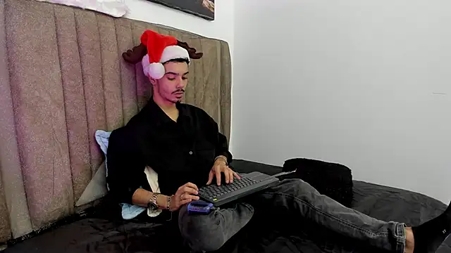 Timothe Evans online show from 12-17-25, 04:07