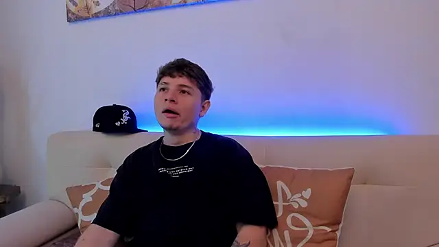 Snapshot of Leoo_Miller chatting on 10-24-25, 07:54 Leoo Miller online show from 10-24-25, 07:54