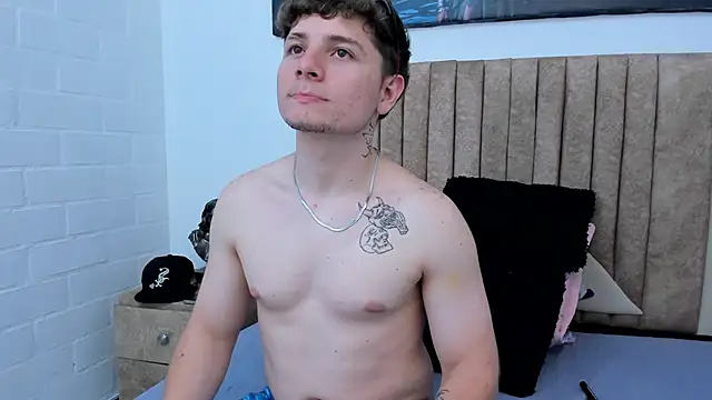 Snapshot of Leoo_Miller chatting on 10-26-25, 09:04 Leoo Miller online show from 10-26-25, 09:04