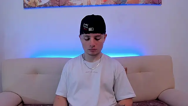 Snapshot of Leoo_Miller chatting on 10-29-25, 09:27 Leoo Miller online show from 10-29-25, 09:27