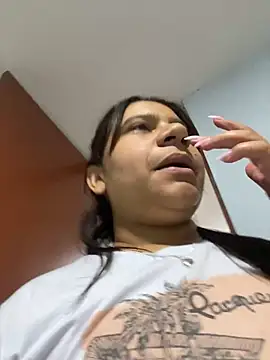 Snapshot of Stefany_Bam chatting on 11-22-25, 01:04 Stefany Bam online show from 11-22-25, 01:04