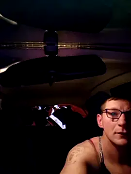 Snapshot of MeskaKurwa1988 chatting on 02-16-26, 07:43 MeskaKurwa1988 online show from 02-16-26, 07:43