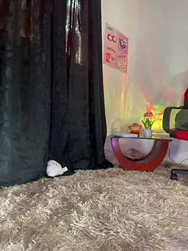 Snapshot of AlannaDollx chatting on 10-25-25, 01:40 AlannaDollx online show from 10-25-25, 01:40