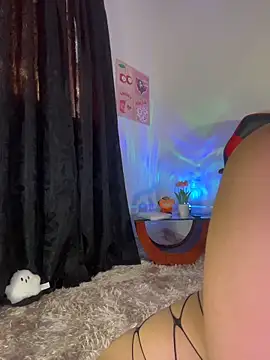 Snapshot of AlannaDollx chatting on 10-30-25, 01:34 AlannaDollx online show from 10-30-25, 01:34