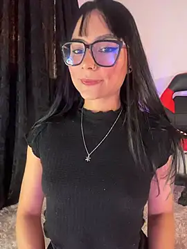 Snapshot of AlannaDollx chatting on 11-05-25, 01:44 AlannaDollx online show from 11-05-25, 01:44