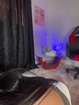 Snapshot of AlannaDollx chatting on 11-08-25, 01:44 AlannaDollx online show from 11-08-25, 01:44