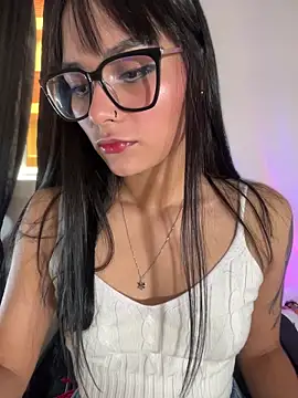 Snapshot of AlannaDollx chatting on 11-19-25, 02:06 AlannaDollx online show from 11-19-25, 02:06