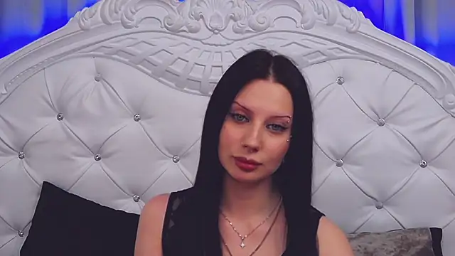 MaeAnna online show from 12-18-25, 01:06