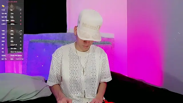 Snapshot of lopez_and_jesus chatting on 10-15-25, 04:23 lopez and jesus online show from 10-15-25, 04:23