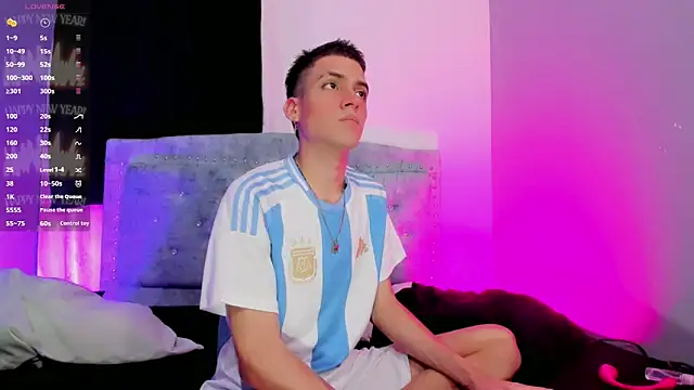 Snapshot of lopez_and_jesus chatting on 10-16-25, 04:02 lopez and jesus online show from 10-16-25, 04:02