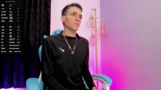 Snapshot of lopez_and_jesus chatting on 10-17-25, 11:35 lopez and jesus online show from 10-17-25, 11:35