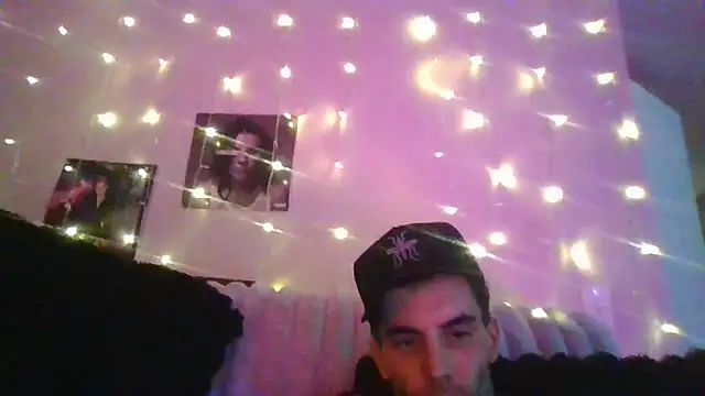 Snapshot of nvthvn555 chatting on 10-28-25, 01:42 nvthvn555 online show from 10-28-25, 01:42