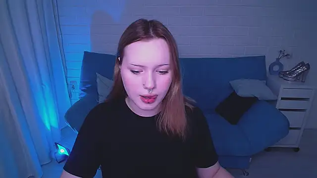 AuroraMour online show from 10-16-25, 04:19