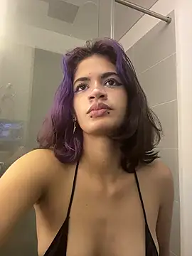 Snapshot of sukulaurens chatting on 01-09-26, 05:43 sukulaurens online show from 01-09-26, 05:43