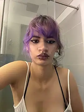 Snapshot of sukulaurens chatting on 01-13-26, 02:17 sukulaurens online show from 01-13-26, 02:17