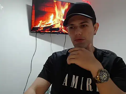 Snapshot of Mylo_smit chatting on 10-13-25, 04:29 Mylo smit online show from 10-13-25, 04:29