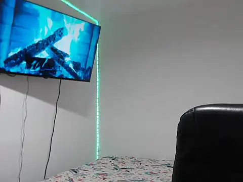 Snapshot of Mylo_smit chatting on 10-15-25, 03:39 Mylo smit online show from 10-15-25, 03:39