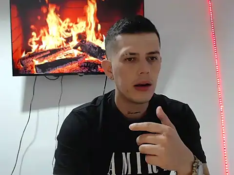 Snapshot of Mylo_smit chatting on 10-16-25, 04:35 Mylo smit online show from 10-16-25, 04:35