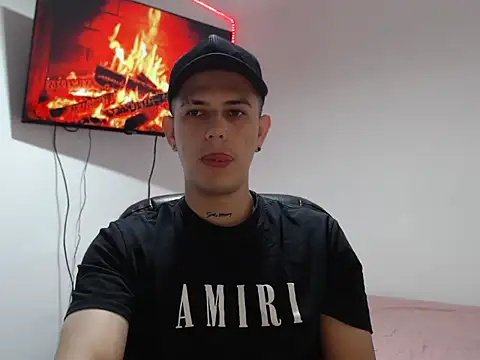 Snapshot of Mylo_smit chatting on 10-20-25, 04:40 Mylo smit online show from 10-20-25, 04:40