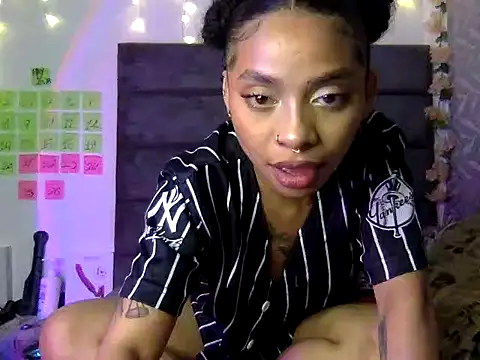 Snapshot of Tina_Dance chatting on 12-18-25, 07:25 Tina Dance online show from 12-18-25, 07:25