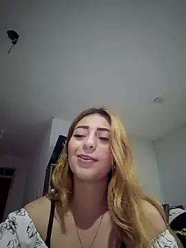 Snapshot of miaaeuphoriaa chatting on 01-05-26, 10:24 miaaeuphoriaa online show from 01-05-26, 10:24