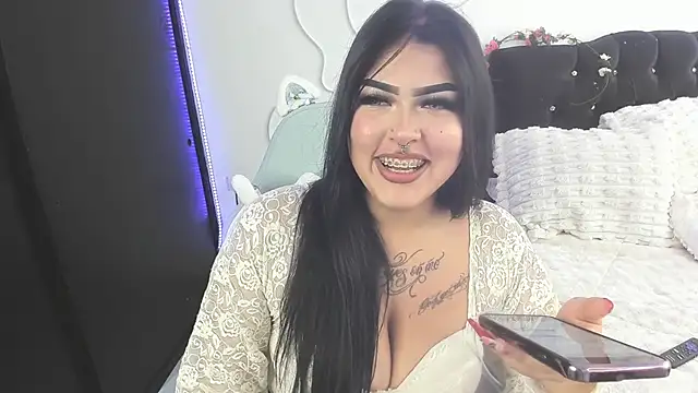 hollycute   online show from 04-20-26, 07:04