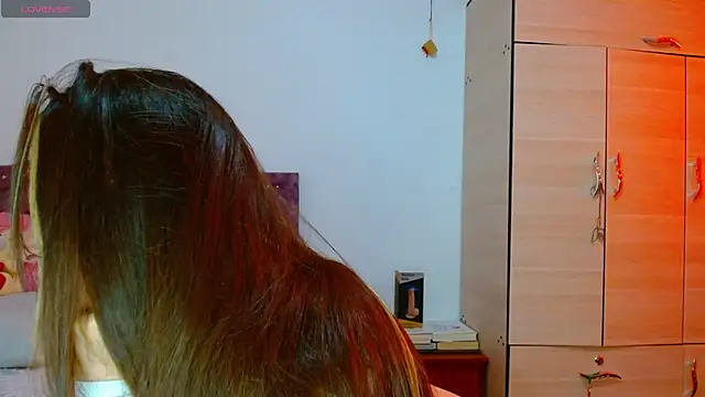 Hanssel tess online show from 10-16-25, 04:08