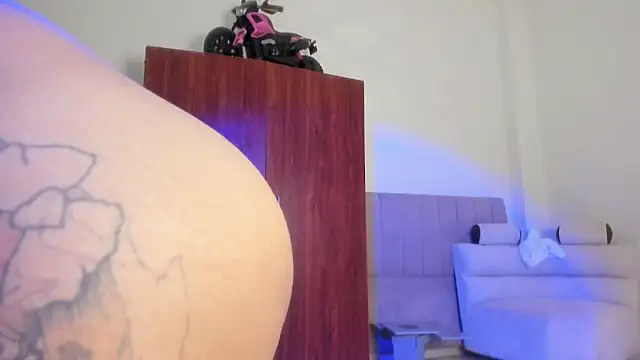 scarleth-jess online show from 10-18-25, 07:31