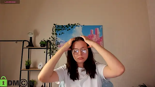 Nuura Moore online show from 10-23-25, 12:54