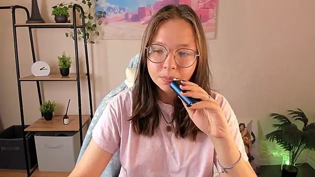 Nuura Moore online show from 10-24-25, 01:24