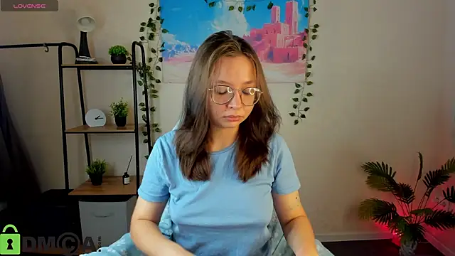 Nuura Moore online show from 11-14-25, 01:04