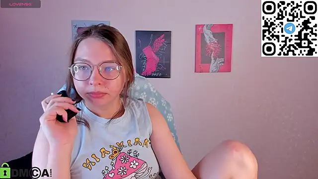 Nuura Moore online show from 11-22-25, 01:04