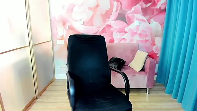 Snapshot of AlinaMoor chatting on 01-14-26, 06:57 AlinaMoor online show from 01-14-26, 06:57