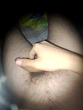 Snapshot of Aragis35 chatting on 10-22-25, 10:20 Aragis35 online show from 10-22-25, 10:20