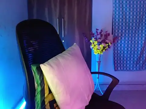 Roiseeee online show from 03-27-26, 05:46