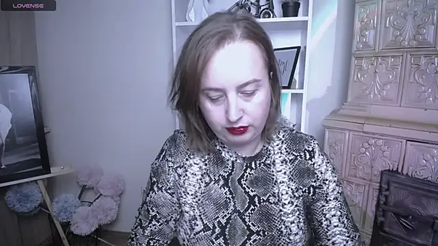 HelenFl online show from 10-31-25, 08:15