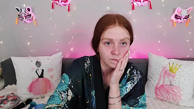 Snapshot of Evarey_ chatting on 07-20-26, 04:49 Evarey online show from 07-20-26, 04:49