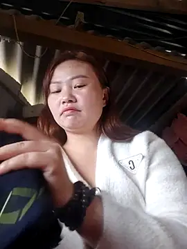 Snapshot of pi-pi-00 chatting on 12-05-25, 02:31 pi-pi-00 online show from 12-05-25, 02:31