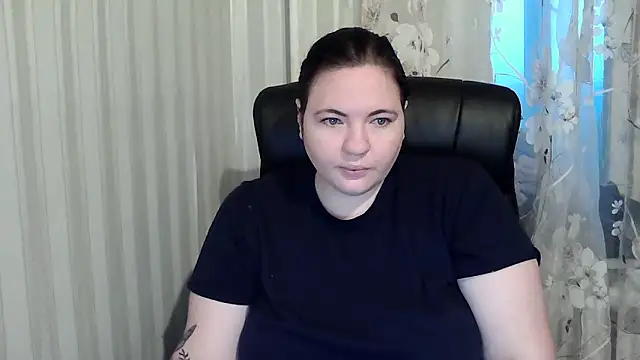 Snapshot of XLisaBlueXs_ chatting on 10-08-25, 04:32 XLisaBlueXs online show from 10-08-25, 04:32